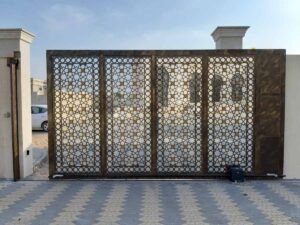 A gate with an automated sliding system